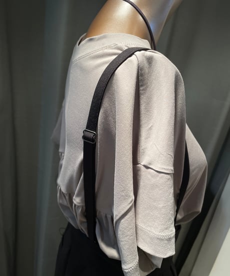 Audrey and John Wad / L4303 /ストラップショルダー付きタックパンツ