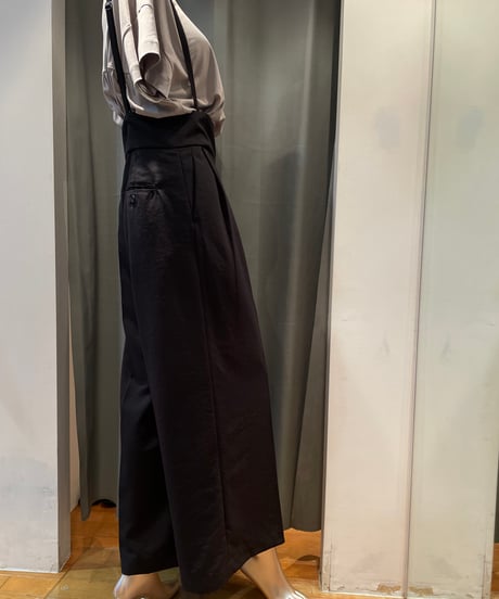 Audrey and John Wad / L4303 /ストラップショルダー付きタックパンツ