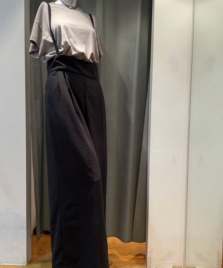 Audrey and John Wad / L4303 /ストラップショルダー付きタックパンツ