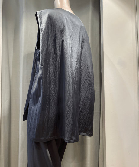 08sircus / s23AW-TS06 / Milling satin  V-neck sleeveless top