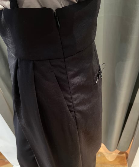 Audrey and John Wad / L4303 /ストラップショルダー付きタックパンツ
