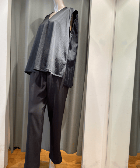 08sircus / s23AW-TS06 / Milling satin  V-neck sleeveless top