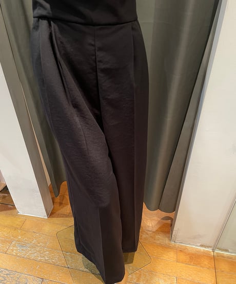 Audrey and John Wad / L4303 /ストラップショルダー付きタックパンツ