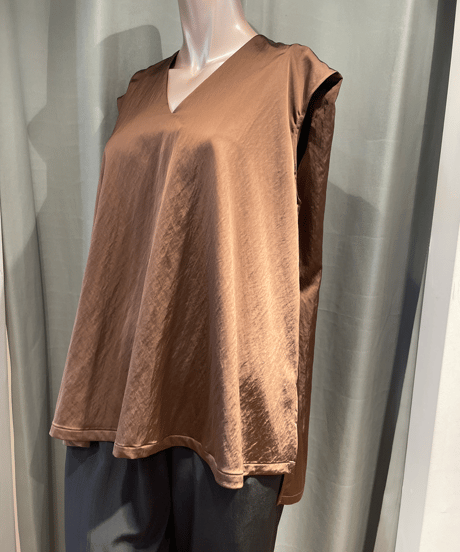 08sircus / s23AW-TS06 / Milling satin  V-neck sleeveless top