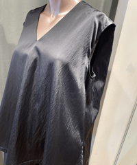 08sircus / s23AW-TS06 / Milling satin  V-neck sleeveless top