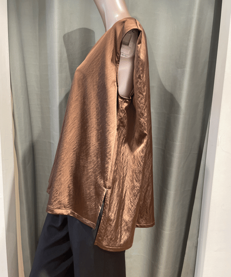 08sircus / s23AW-TS06 / Milling satin  V-neck sleeveless top