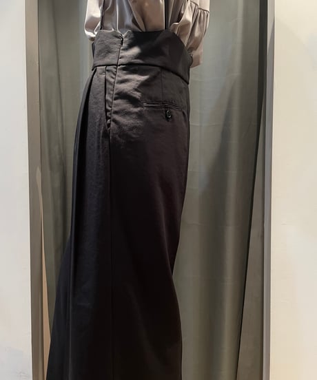 Audrey and John Wad / L4303 /ストラップショルダー付きタックパンツ