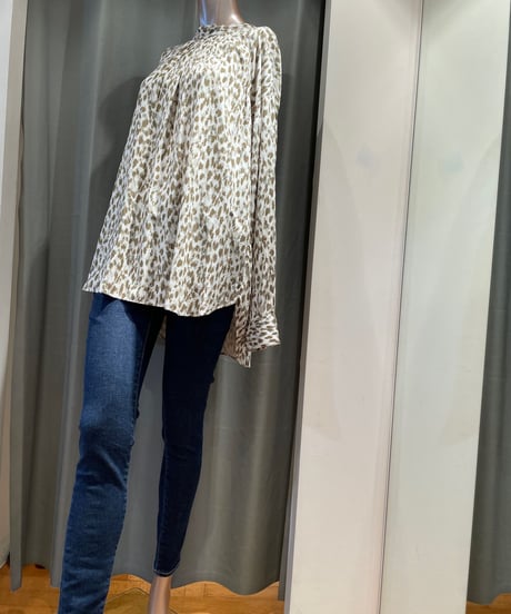 Munich / MN231T12 /  leopard like printed blouse