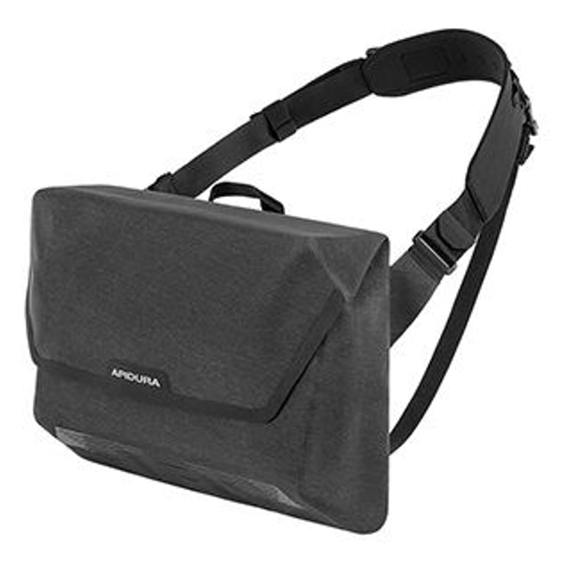 APIDURA 車体装着バッグ ブラック フレームバッグ【RACING FRAME PACK 2.4L】｜APIDURA