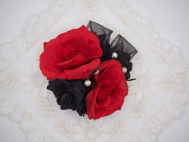 希少　KANEKOISAO♡カネコイサオ バラ刺繍コサージュカーディガン　赤 KANEKO ISAO - 希少 KANEKOISAO♡カネコイサオ バラ刺繍