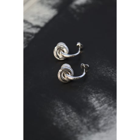 Sapir Bachar "DISCUS PEARL HOOPS"