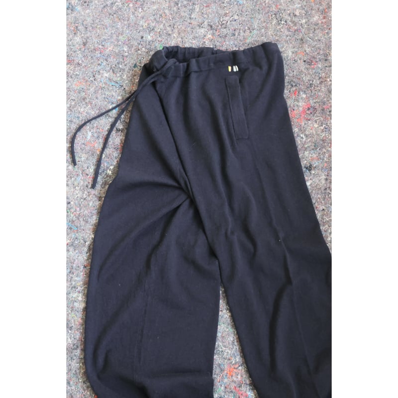 定価5.2万 新品 extreme cashmere laufen ネイビー Extreme Cashmere Laufen Short in Army – VESTIGE