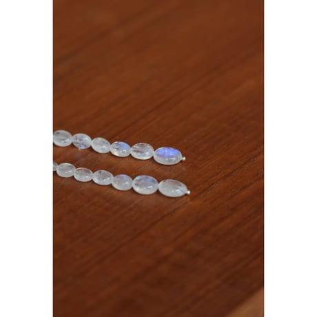 R.ALAGAN "STEPPING STONE EARRINGS MOONSTONE"
