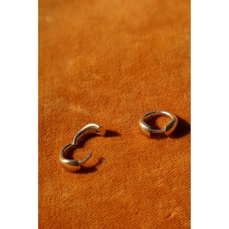 Sapir Bachar "BOA HOOPS"gold（艶消し）