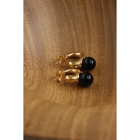 Sapir  Bachar "GOLD ONYX HUGGIES"