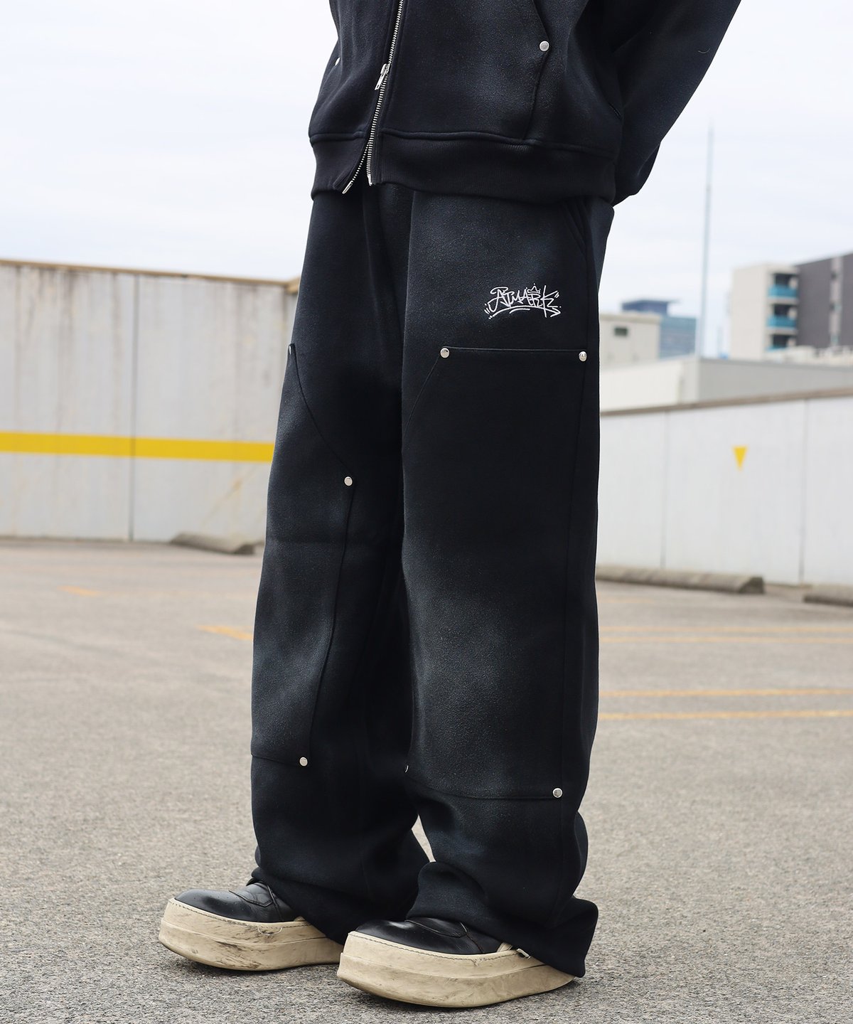 tmark graffiti spray double knee sweat pants |