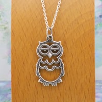070　シルバーワイヤーワークフクロウネックレス