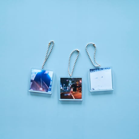 中尾有伽写真展「回生」アクリルキーホルダー（3種類ランダム）