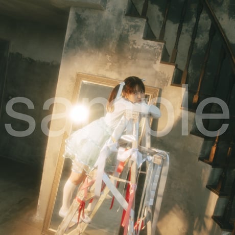 die with twin tails on step ladder noa-K