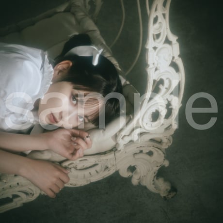 die with twin tails on bed noa-B