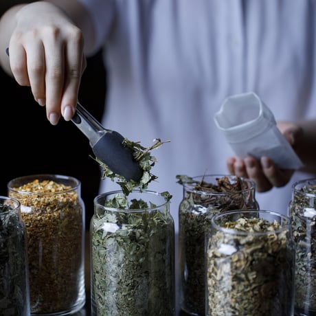 【葛の新芽茶】国産(飛騨産)手摘み｜爽やかに香る野草茶・ノンカフェイン