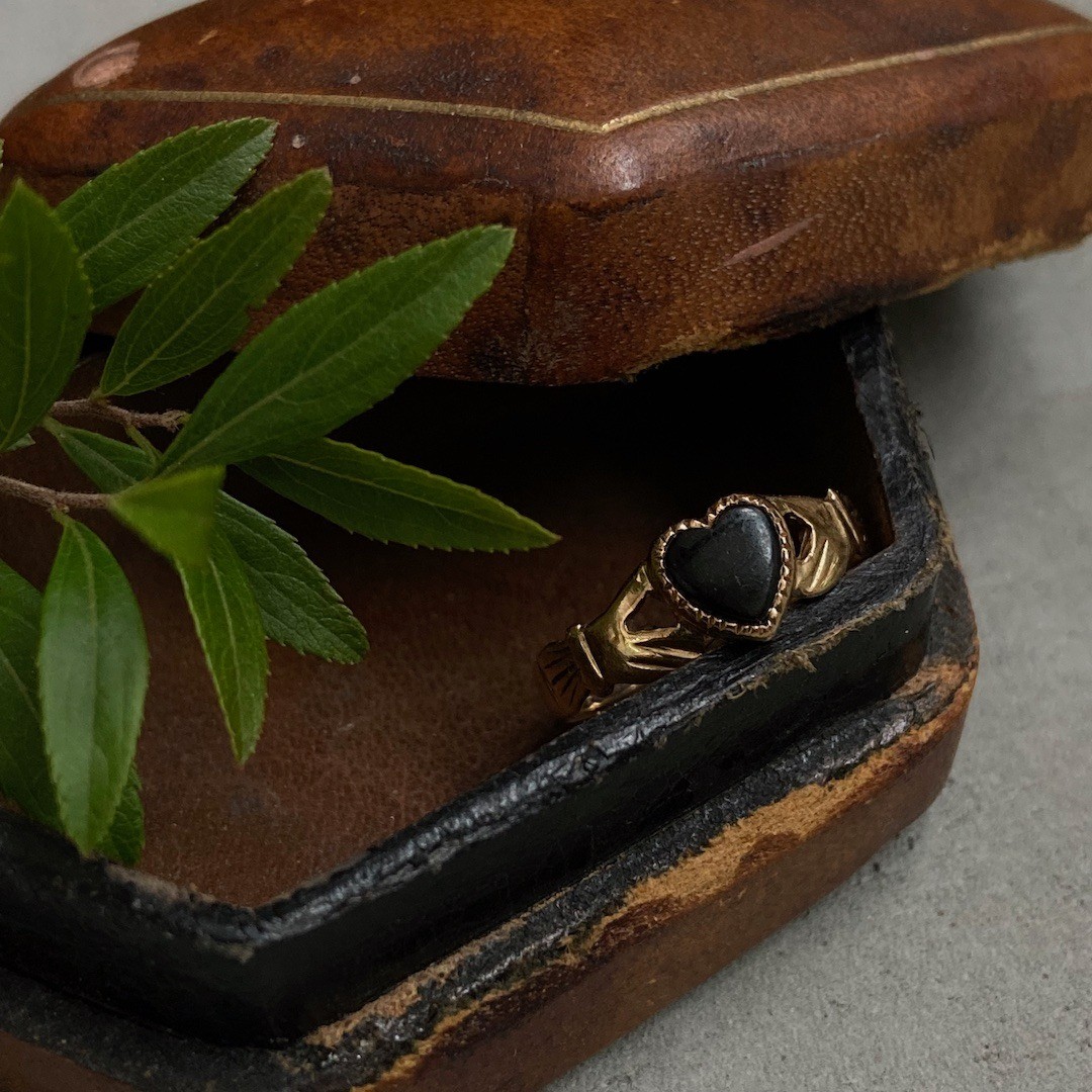 クラダリング（ブラックハート） | Hands Tell You｜心くすぐる