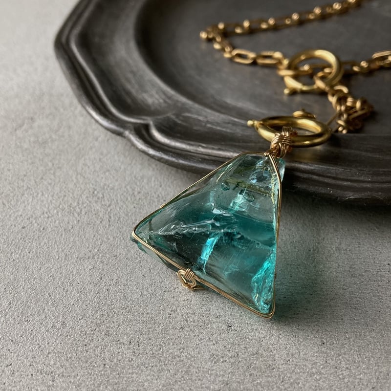 アンダラクリスタル 三角 250813－1 天然石チャーム