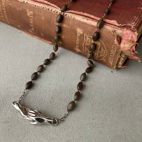 シェイクハンドのネックレス（ブラウンロザリオ）