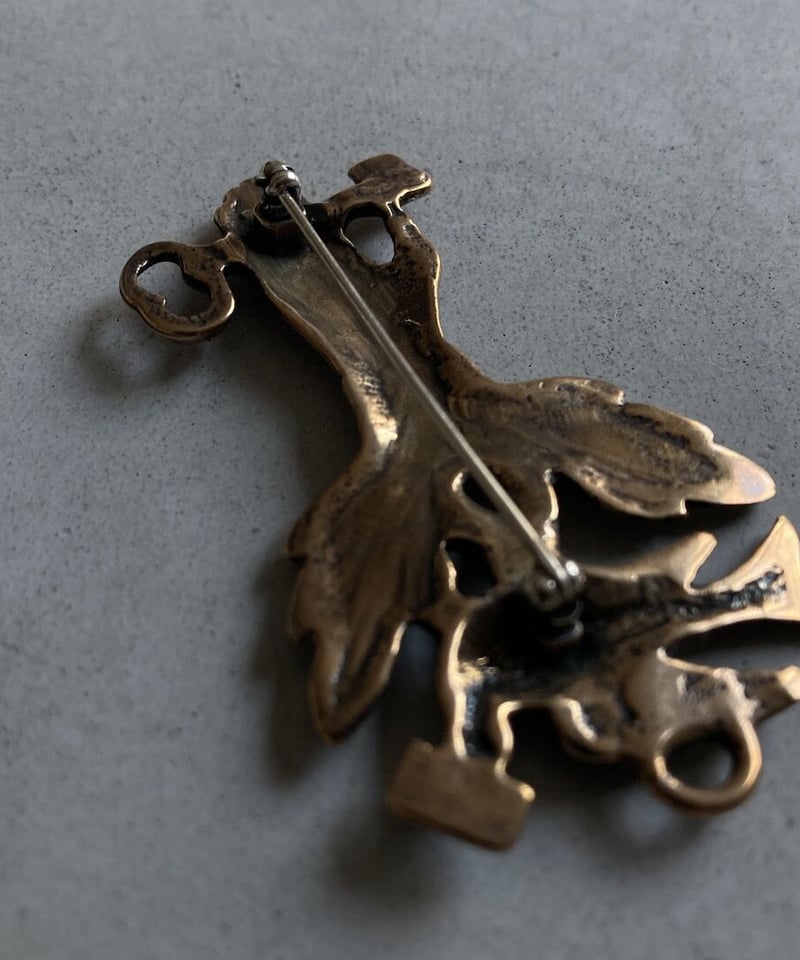 ブローチ（鍵を持つ手） | Hands Tell You｜心くすぐるモチーフジュエリー