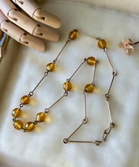 ヴィンテージ ガラスネックレス｜琥珀色｜1930年代｜光と影が揺れるリズム
