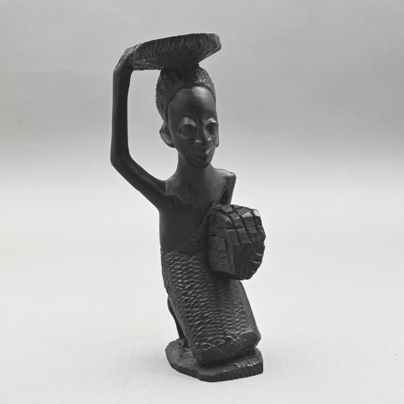 アフリカ　マコンデ等　彫刻　コレクション マコンデ 荷物を運ぶ男【010422003】 | Makonde Art Museum SHOP