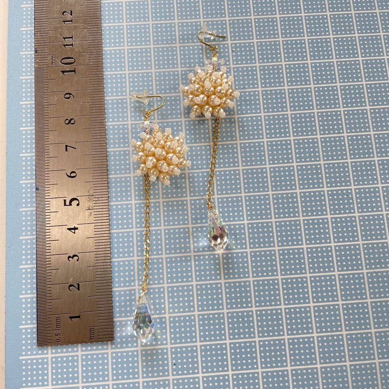 雪の精のようなクリスタルボールのワイヤージュエリー ワイヤーアクセサリー】クリスタルタンブルのペンダントトップ