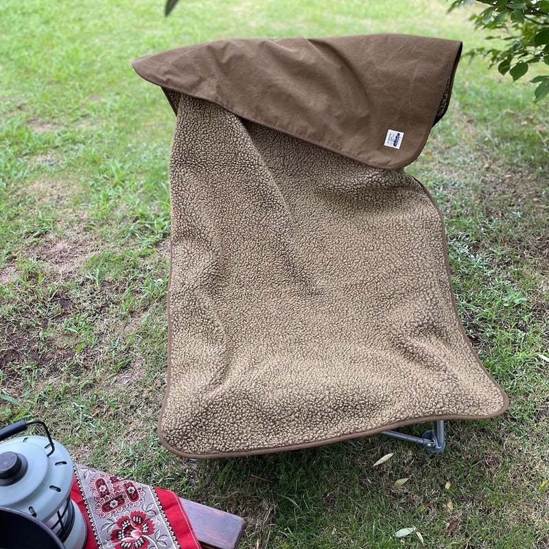 赤外線を吸収して温かくなる難燃ボアの焚火ブランケット | ALBERTON