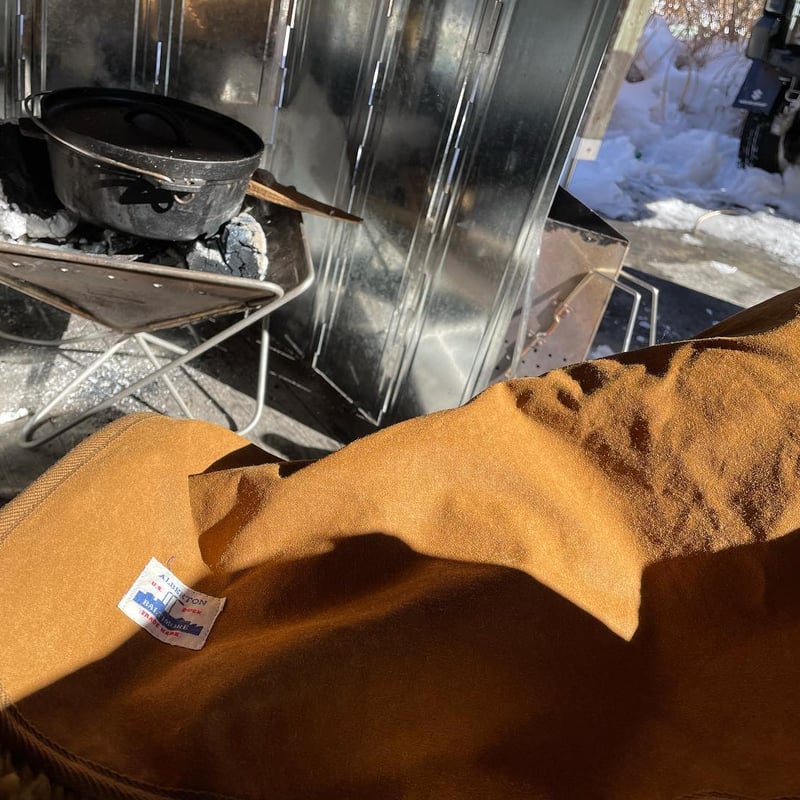 赤外線を吸収して温かくなる難燃ボアの焚火ブランケット