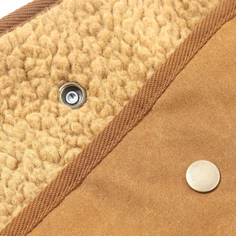 赤外線を吸収して温かくなる難燃ボアの焚火ブランケット