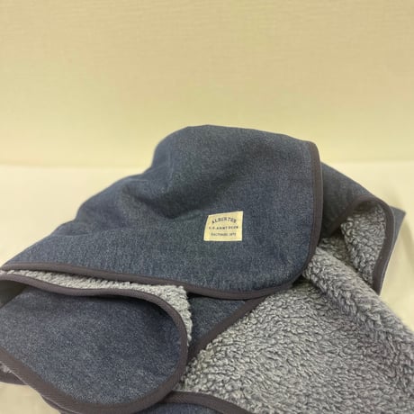 デニム×赤外線を吸収して発熱するボアのブランケット