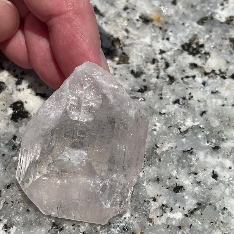 ピンクダンビュライト 原石 | TIRORI