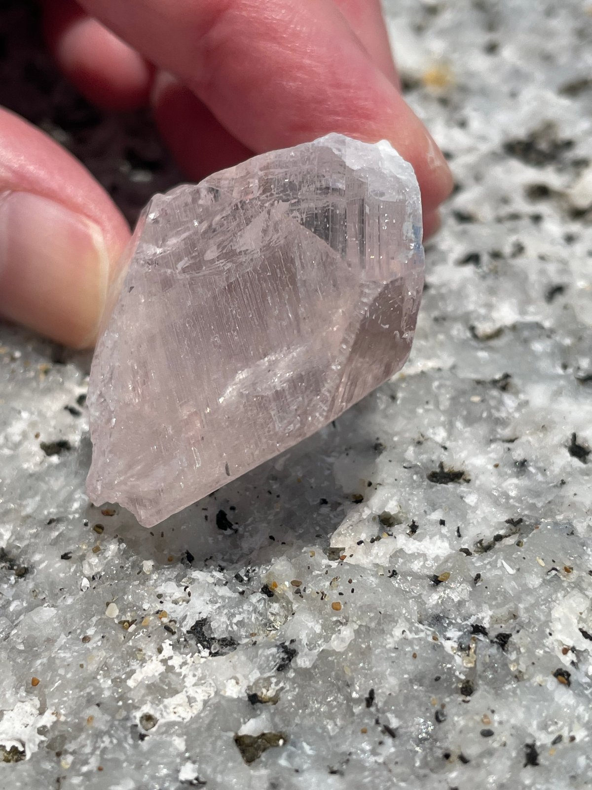 ピンクダンビュライト 原石 | TIRORI