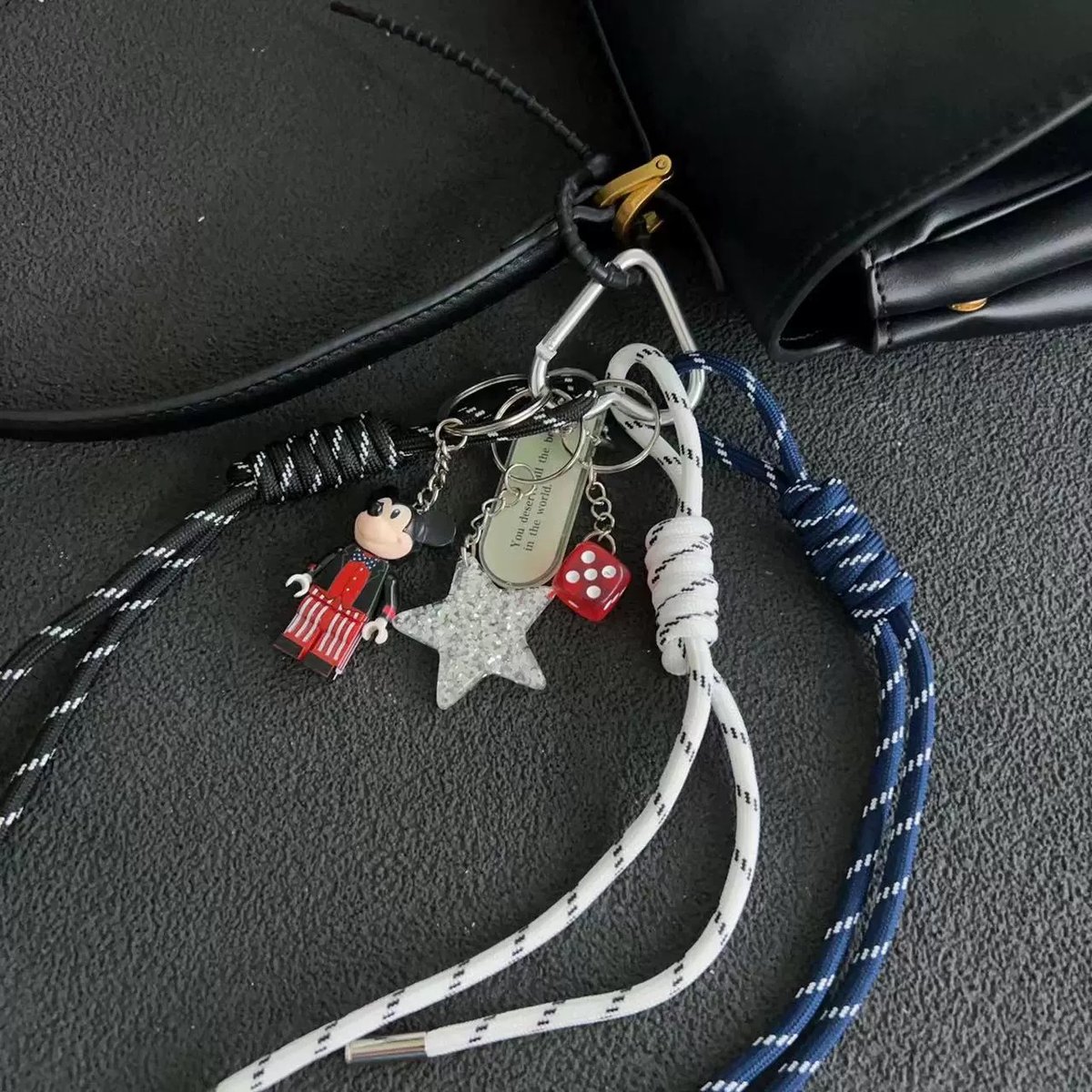 Chic bag charm | HANNA CLOSET online