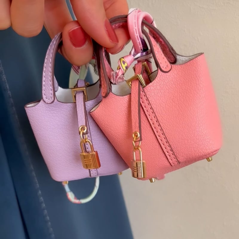 P-airpods pro case | HANNA CLOSET online