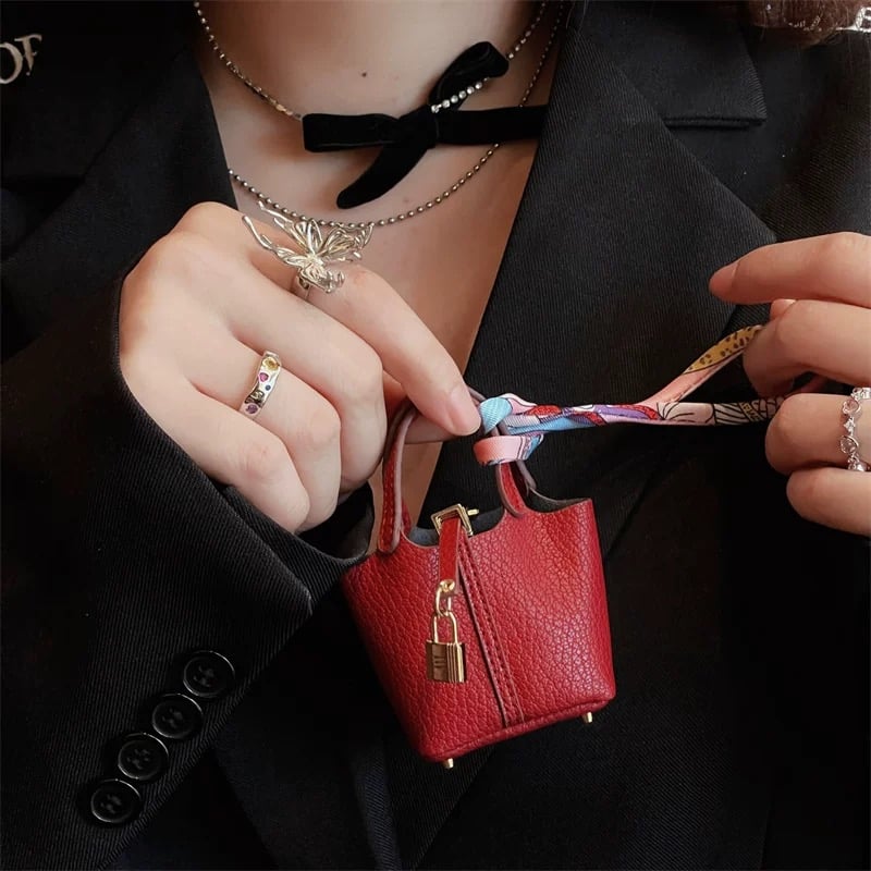P-airpods pro case | HANNA CLOSET online