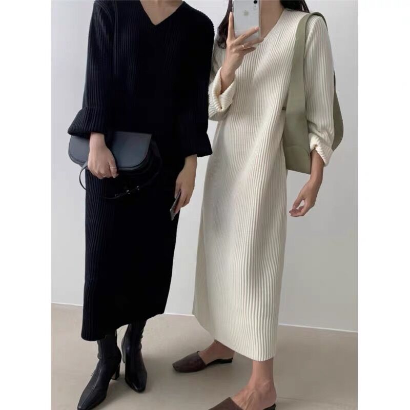 Vネックニットワンピース | HANNA CLOSET online