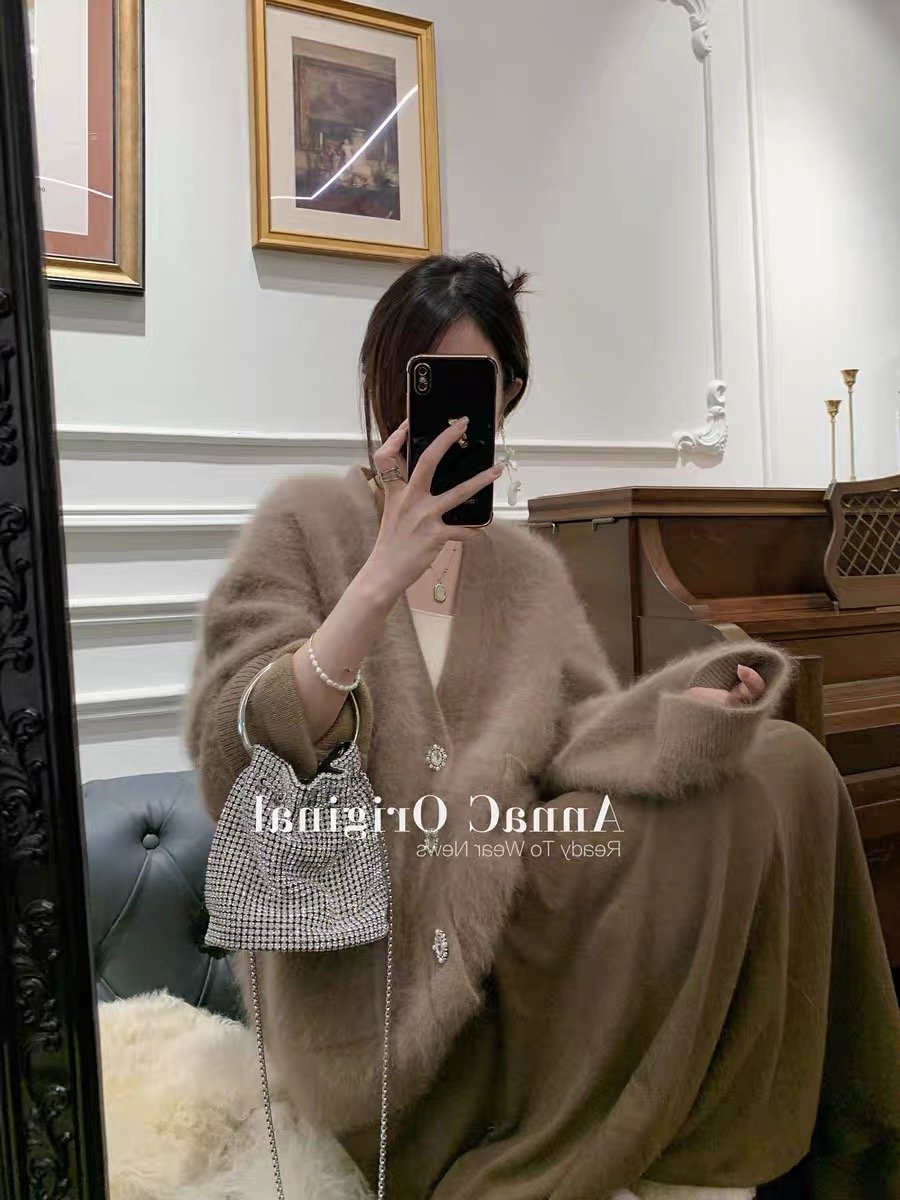 ループモヘアビジューボタンカーデ♡ SNIDEL - 雑誌掲載☆人気 Snidel ループモヘア ビジューボタン カーデ