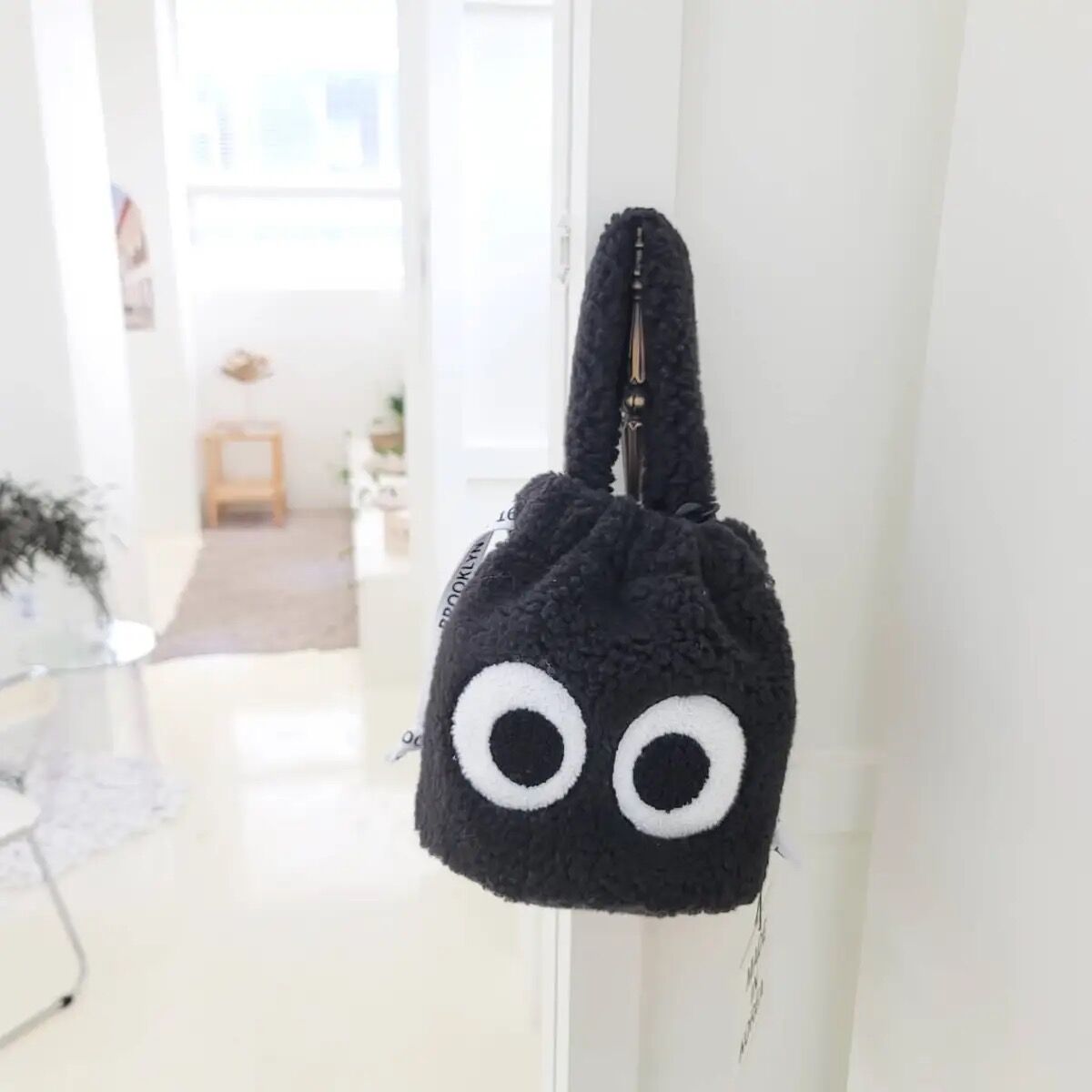 もこもこおめめバッグ | HANNA CLOSET online