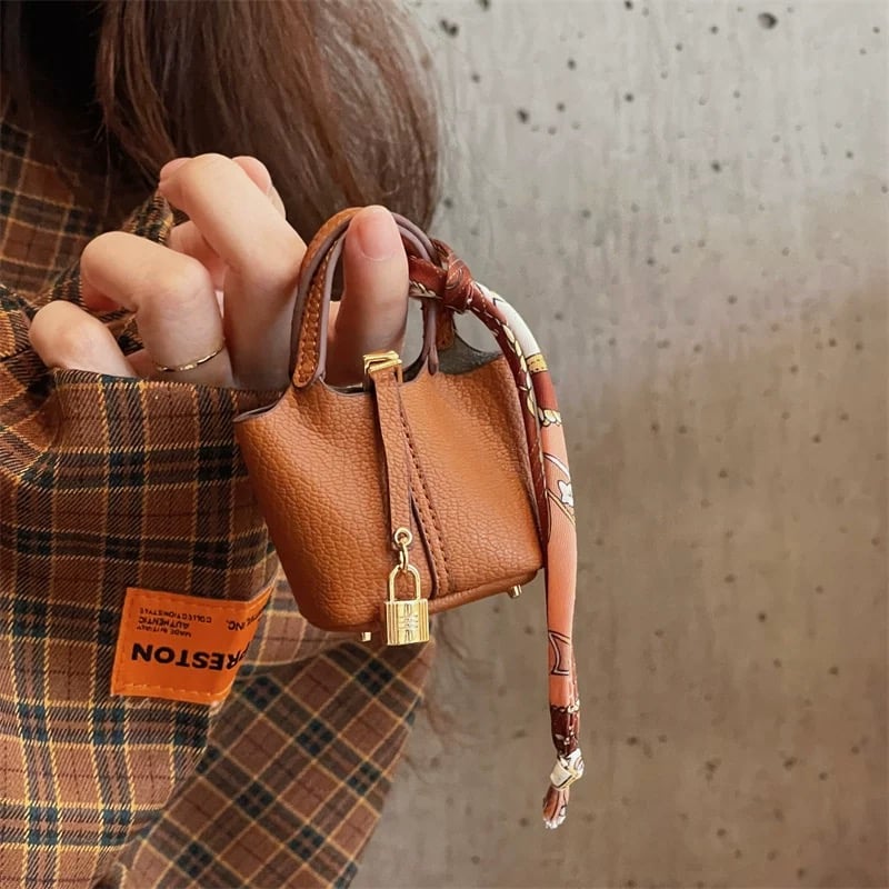 P-airpods pro case | HANNA CLOSET online