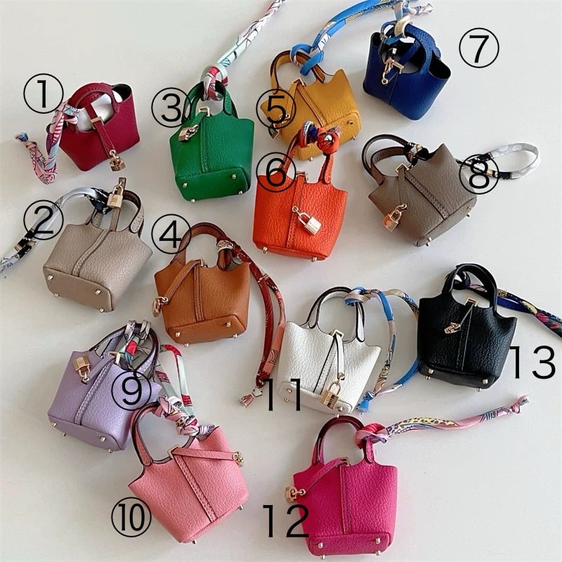 P-airpods pro case | HANNA CLOSET online
