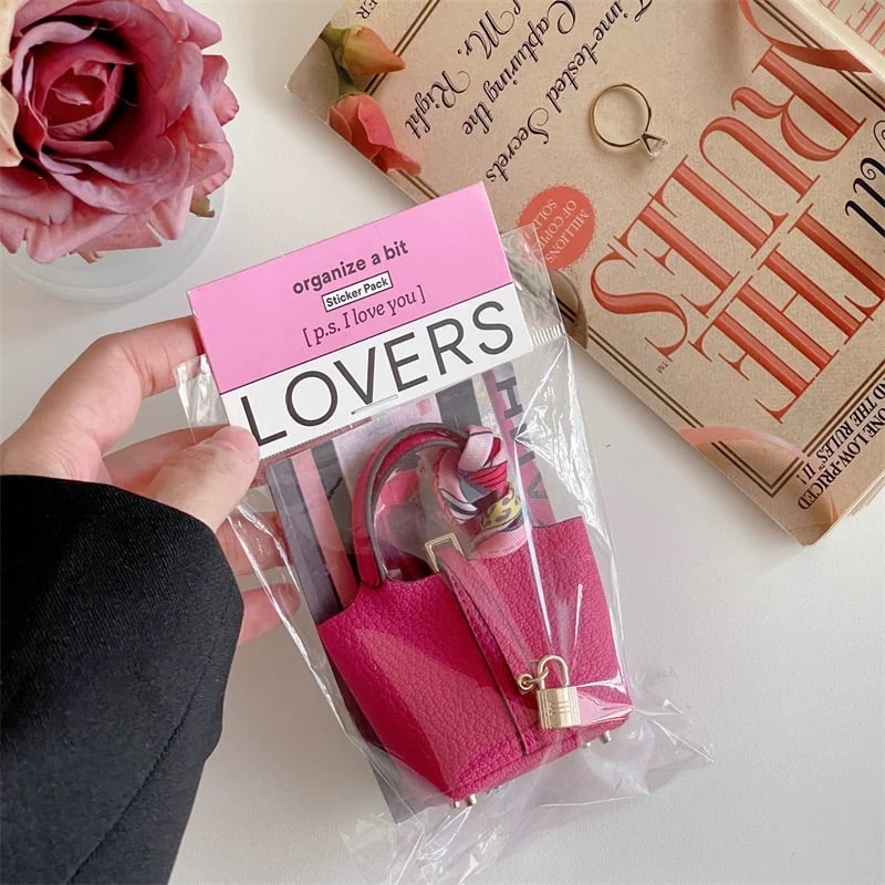 P-airpods pro case | HANNA CLOSET online