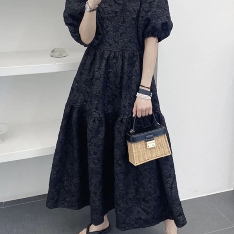 エンボスパフスリーブワンピース | HANNA CLOSET online