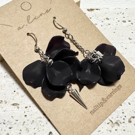 花びらピアス | STORES