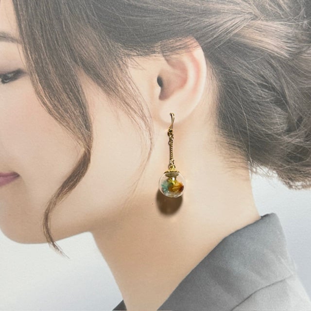 no.4113 白いガラスとballchain ピアス/イヤリング
